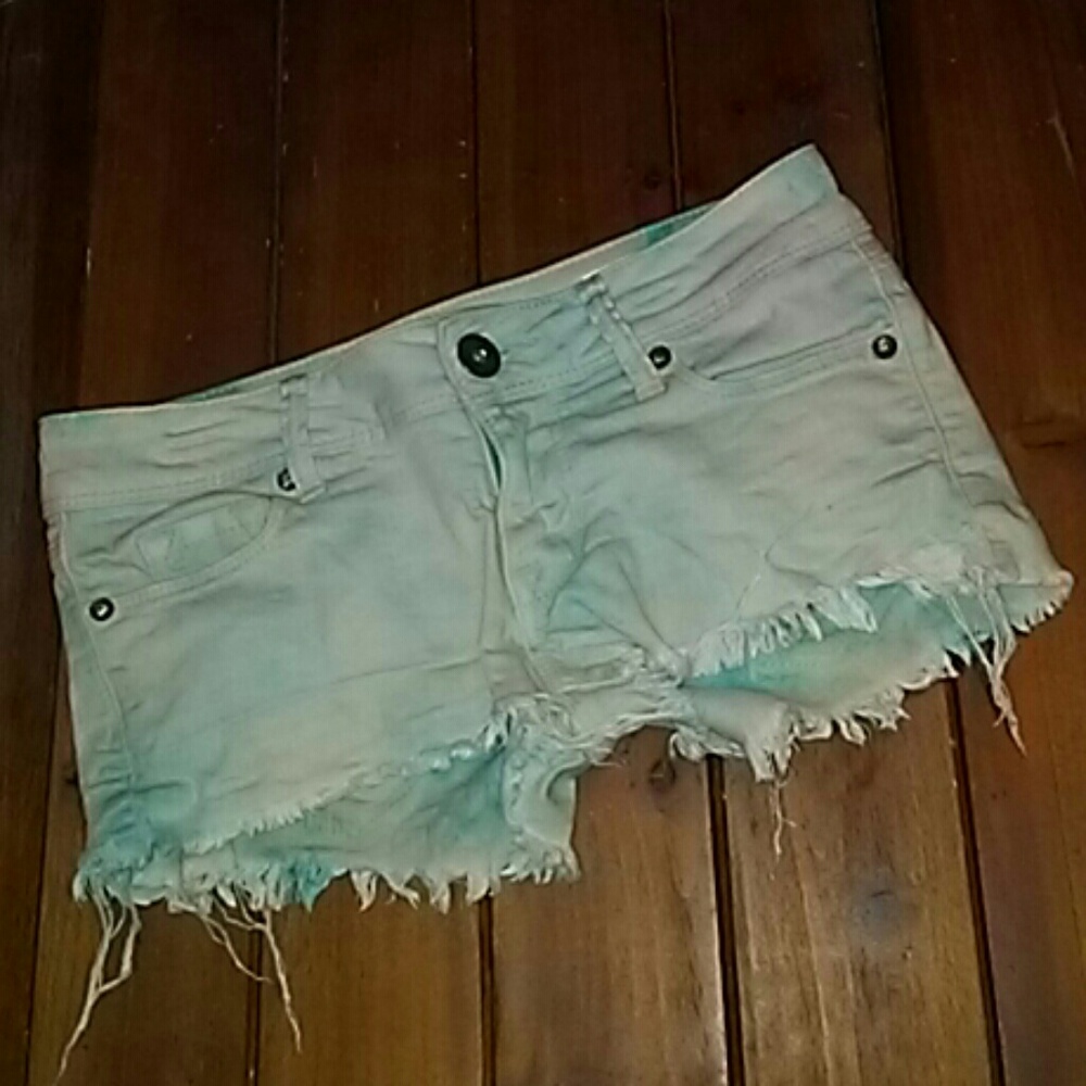 Bullhead light blue tie dye fray denim shorts (00)